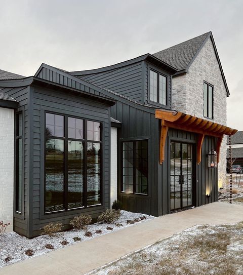 Back to Black: 6 Trendy Steel Doors Homeowners Love