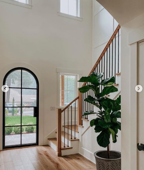 3 Types of Iron Doors for Your Minimalistic Home