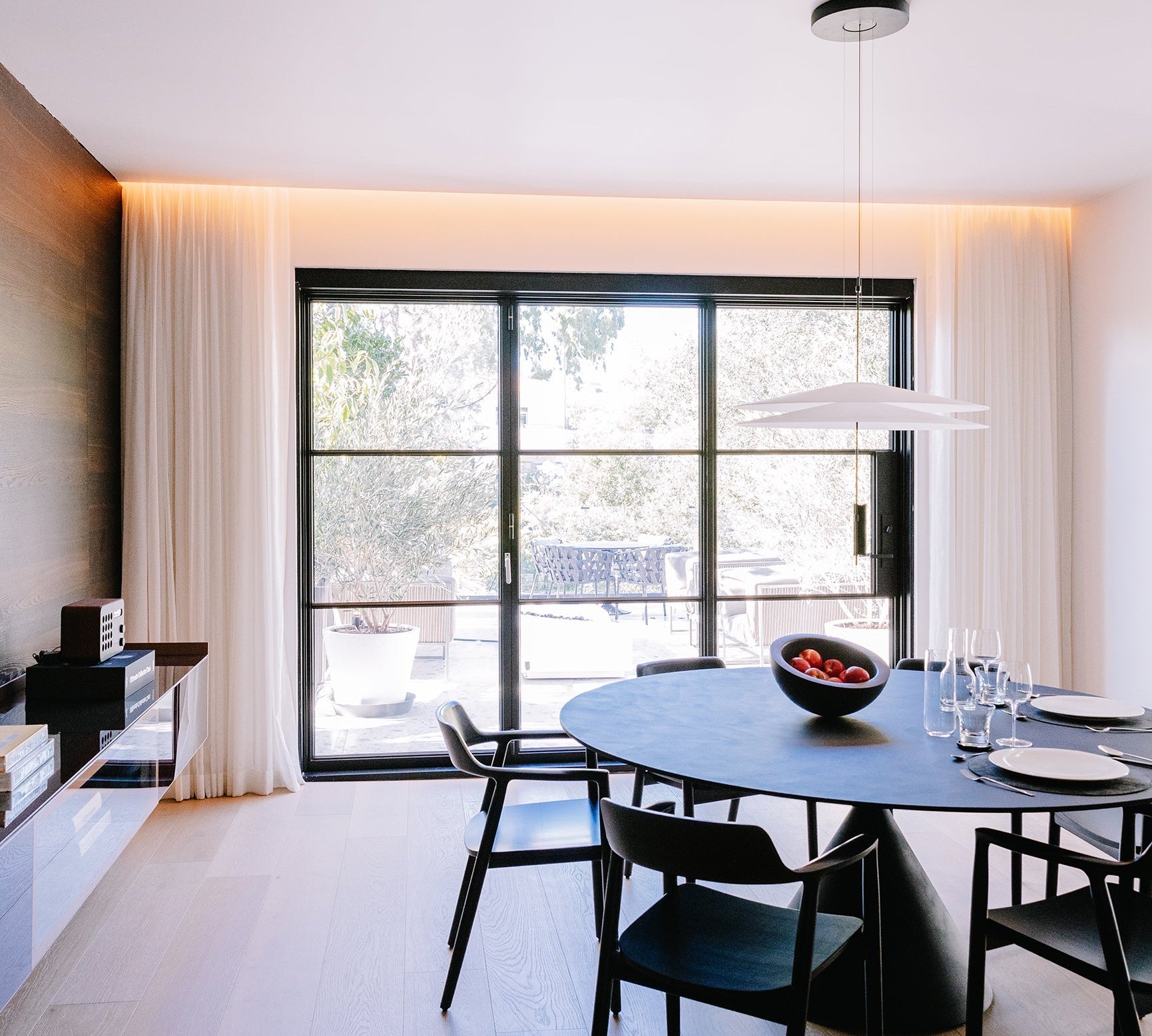 Aesthetic Inspiration for Metal Door Designs - Ideas for Showing Your Metal