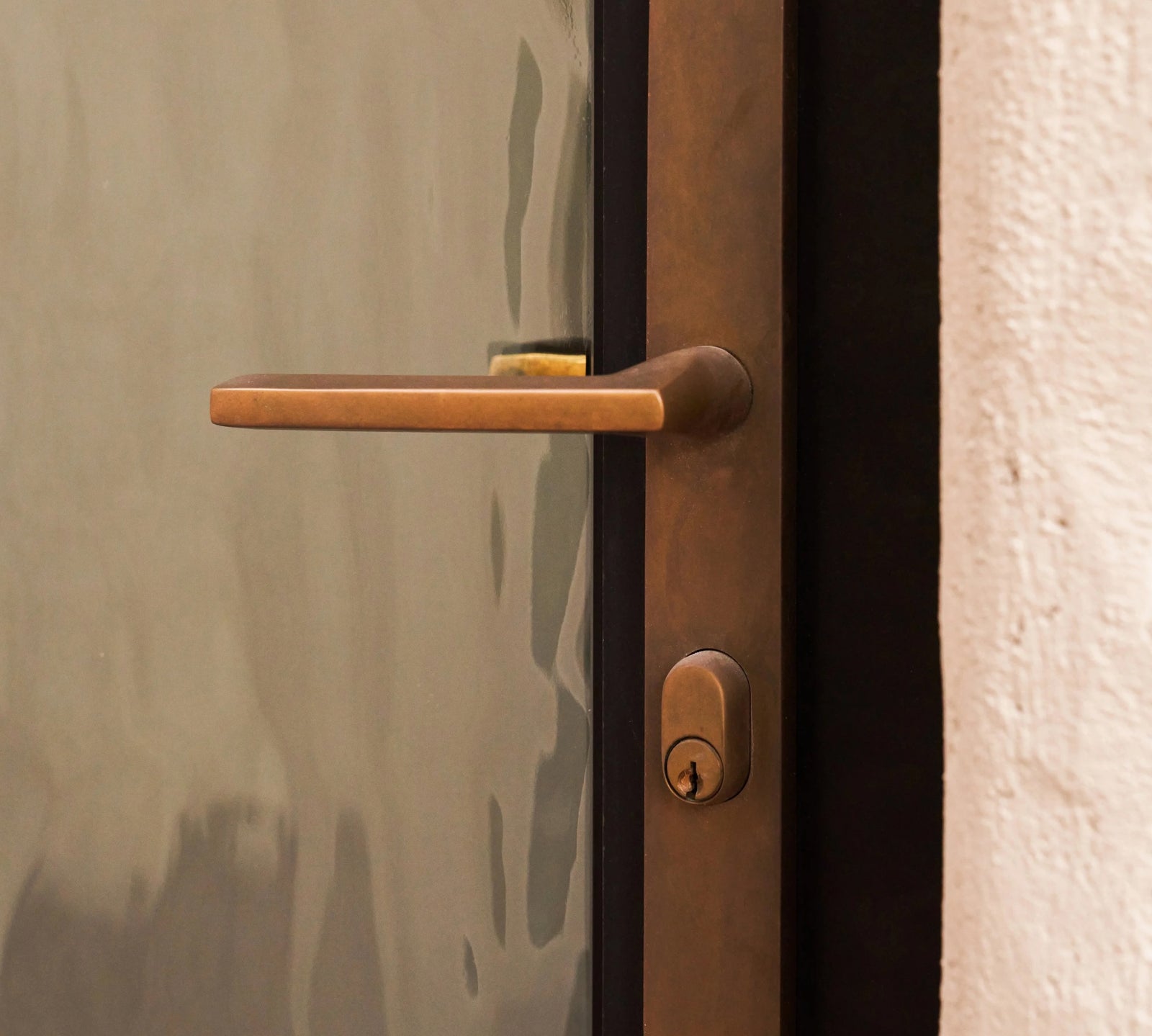 Choosing Statement Hardware That Elevates the Entire Door