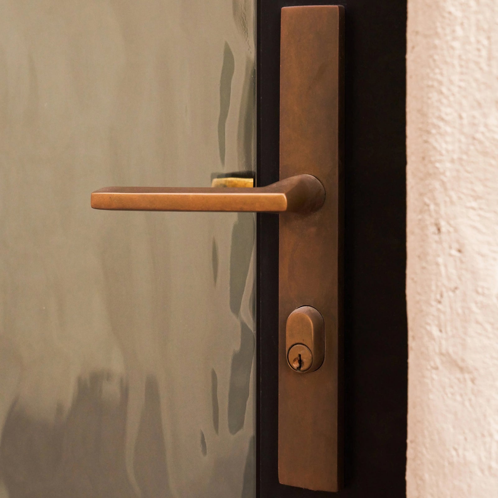 Choosing Statement Hardware That Elevates the Entire Door