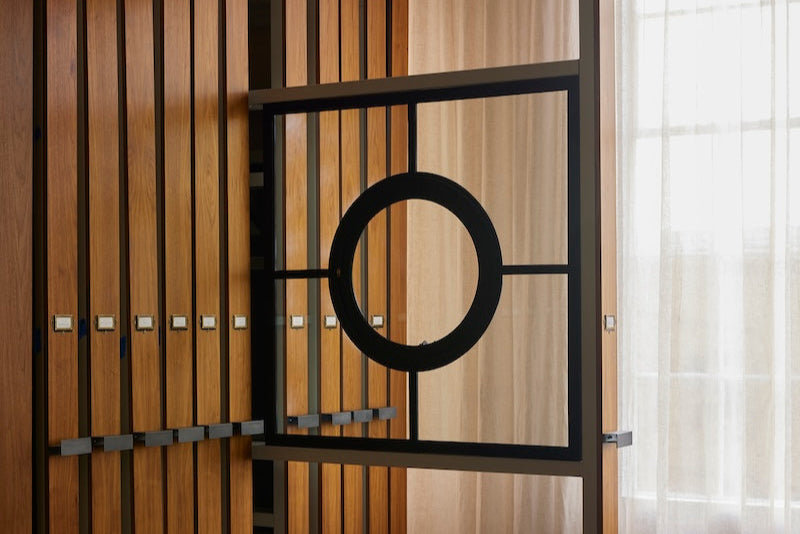 Pinkys custom window with circular cutout