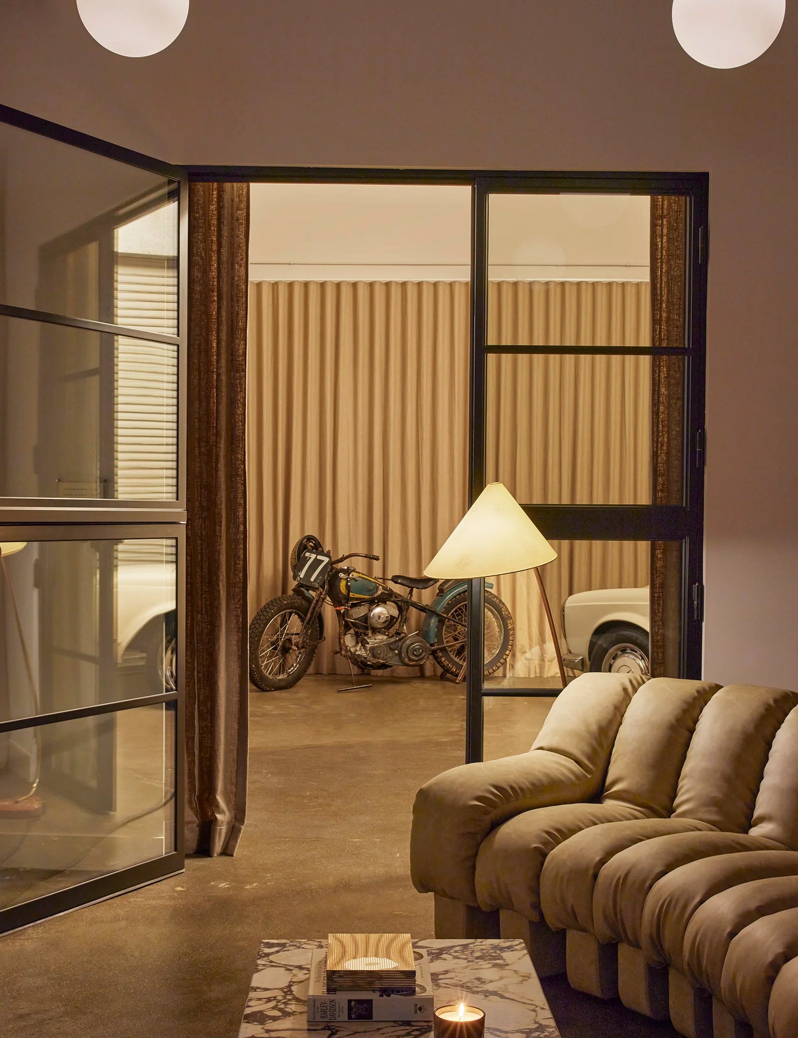 Air 4 Dutch double flat steel door, cold rolled galvanized metal with automotive finish