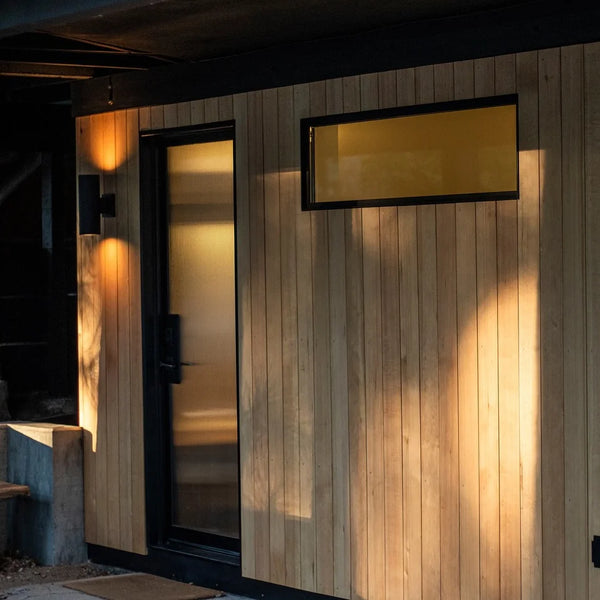 Modern single flat steel door featuring thermal barrier and TDL glazing pattern