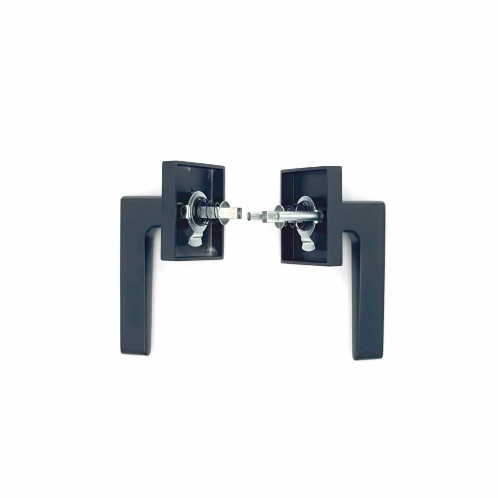 PINKYS passage lever in black with modern style and square escutcheon.