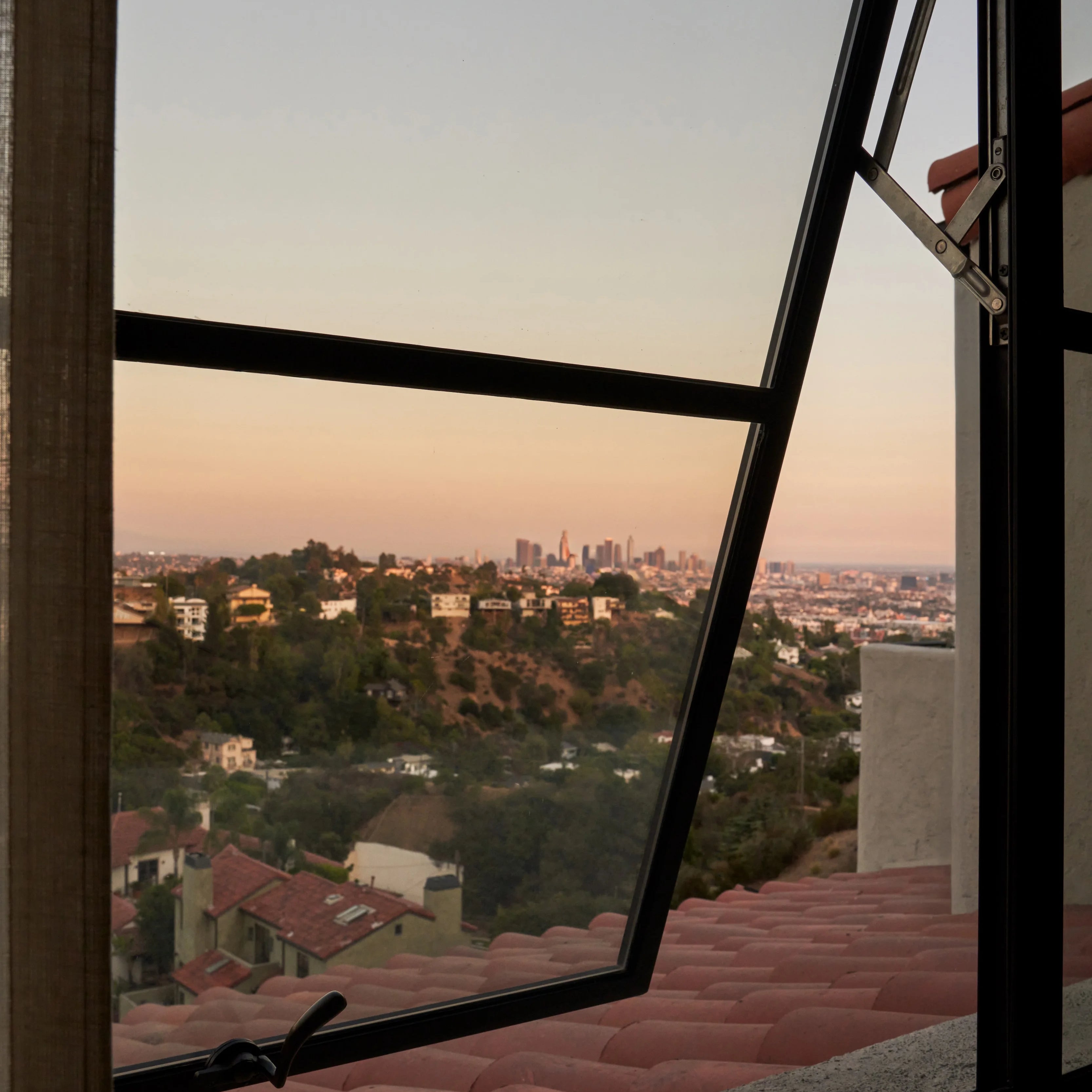Thermally broken awning steel window, portrait, 1V 2H grid, ring pull, cold-rolled steel, black, dual pane Low-E glass