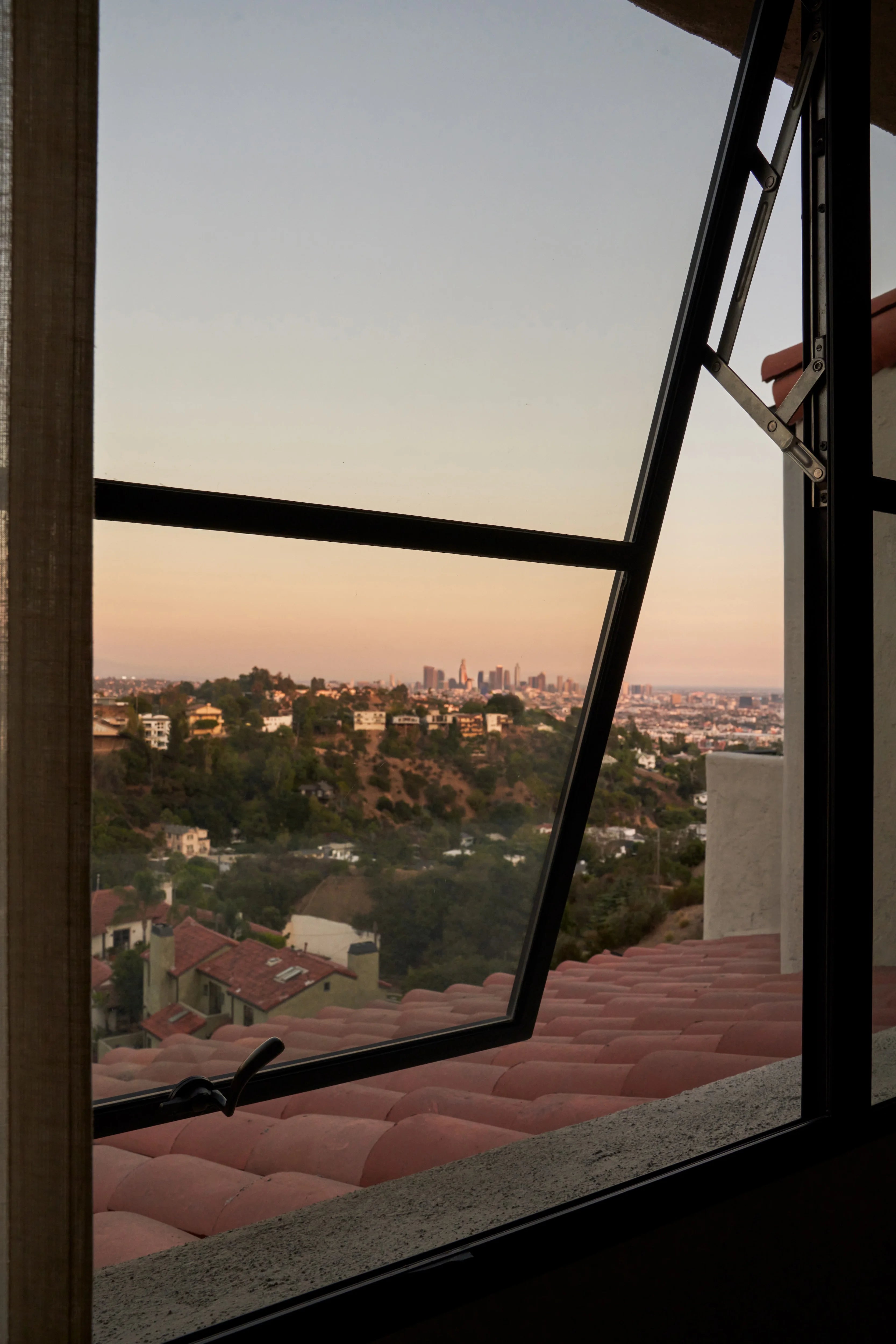 Thermally broken awning steel window, portrait, 1V 2H grid, ring pull, cold-rolled steel, black, dual pane Low-E glass
