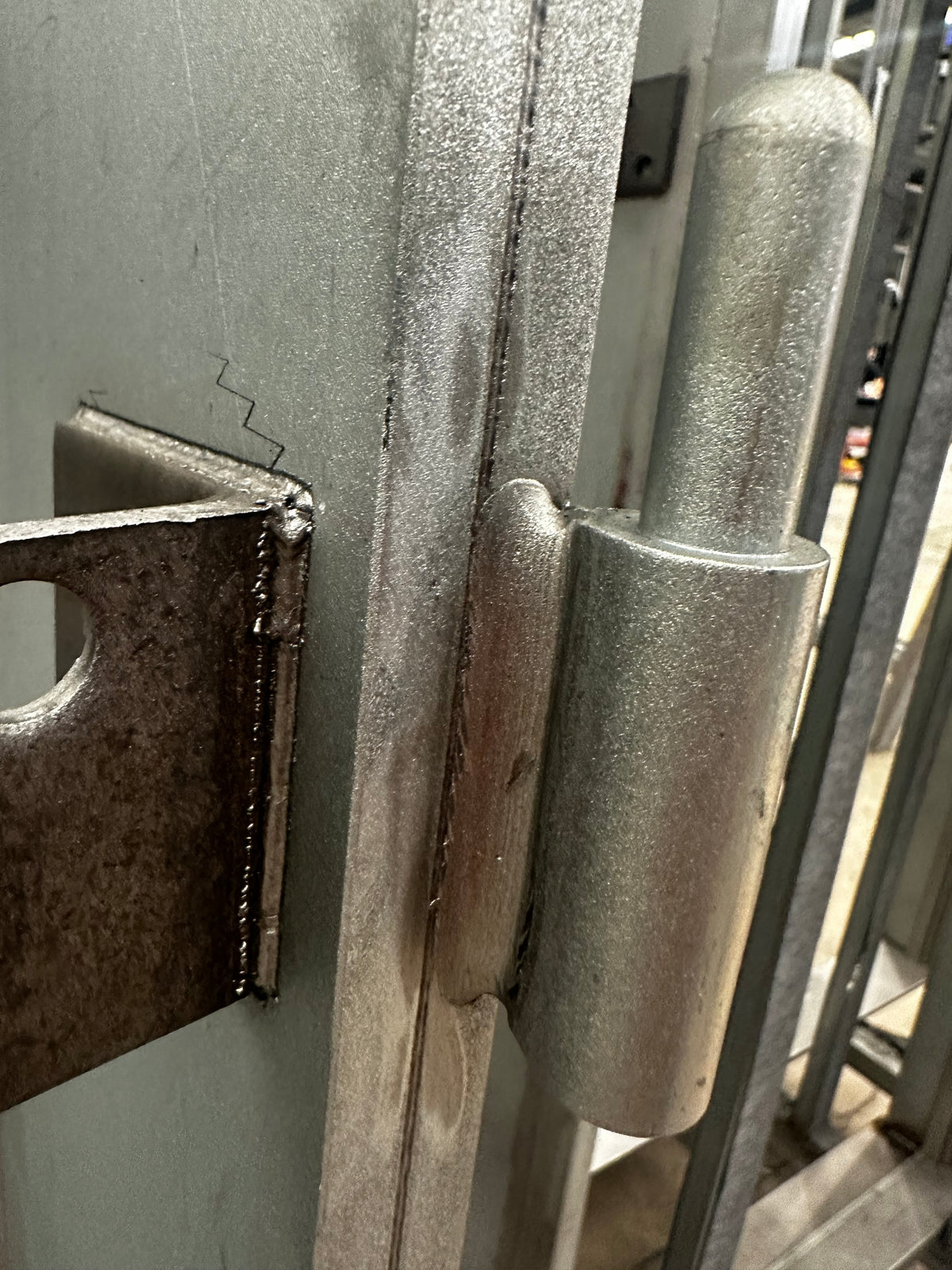 Unfinished double door hinge