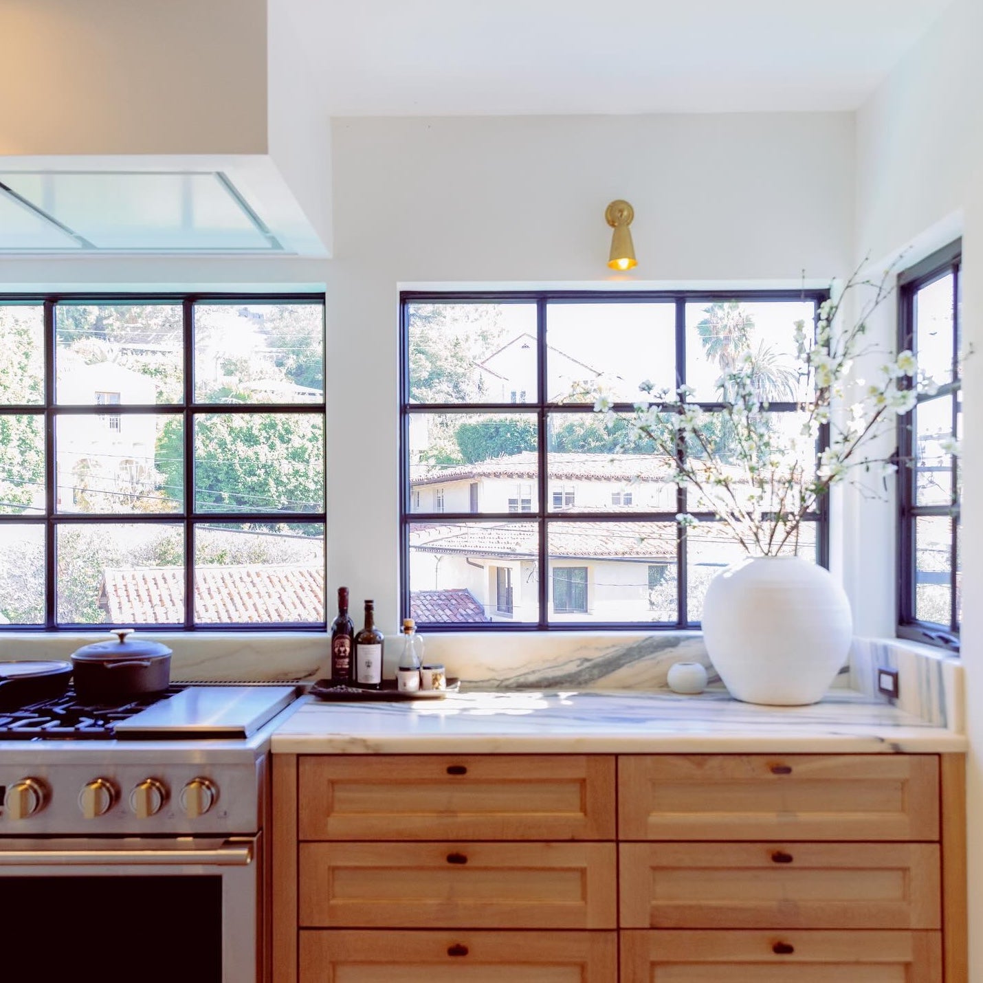 thermally broken square steel window with 1V 2H grid and insulated glazing
